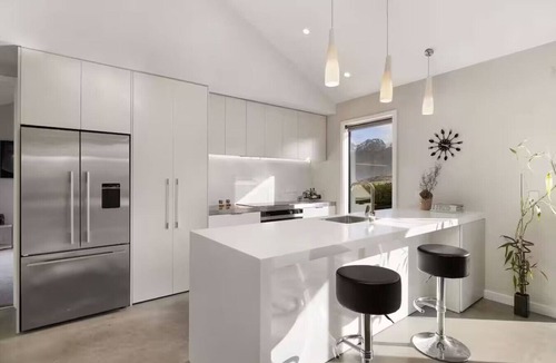 Jacks Point House | Scenic Mountainview Stay in Queenstown