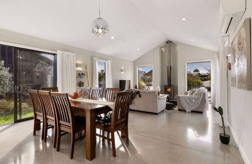 Jacks Point House | Scenic Mountainview Stay in Queenstown