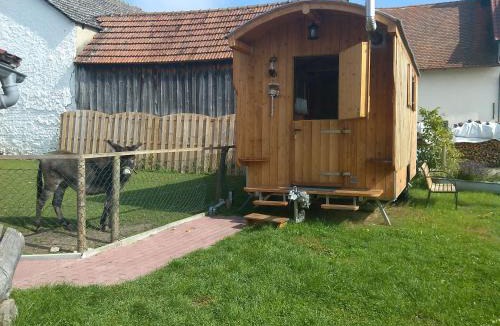 Kelheimwinzer Other | Schäferwagen auf dem Ferienhof Stark