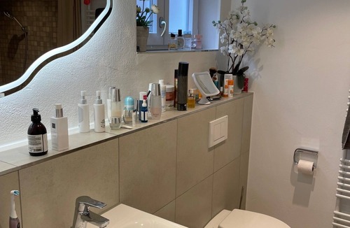 Tutzing Apartment | Schöne 2-zimmerwohnung Sehr Ruhig Gelegen, See- und Bahnhof 5 Minuten Entfernt