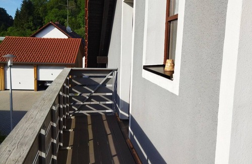 Winzer Apartment | Schöne Atelierferienwohnung mit Balkon a. d. Donau