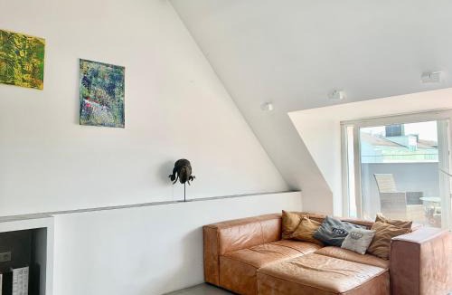 Moosach Apartment | Schöne Dachgeschoss-Maisonette Wohnung