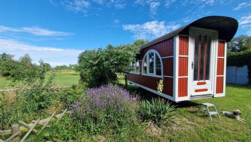 Mellenthin Apartment | Scheunenloft Usedom-4, großzügige Familienoase, Hunde-freundlich mit riesigem Garten