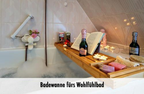 Alpirsbach House | Schindelhäusle: sonniger Garten | Hunde erlaubt