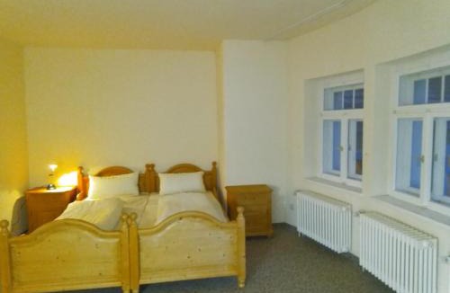 Berggiesshubel Bed & Breakfast | Schloss Friedrichstal Arabi-Ka