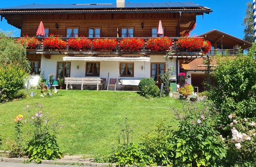 Fischbachau Apartment | "Schwalbennest" apartment with mountain view, balcony & Wi-Fi