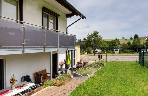 Hofsgrund Apartment | Schwarzwald Flair Apartment with Event Room, Private Terrace & Wi-Fi