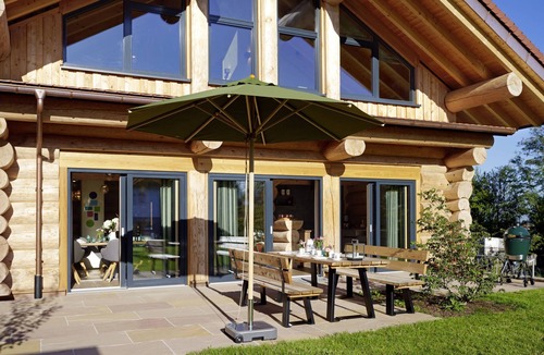 Heitersheim House | Schwarzwaldchalet de luxe mit Sauna by Interhome
