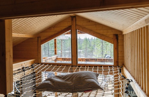 Rovaniemi Ski Chalet | Secluded Finnish Forest Cabin. Sauna Terrace Jacuzzi Retreat!