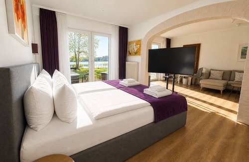 Moelln Hotel | Seehotel Schwanenhof