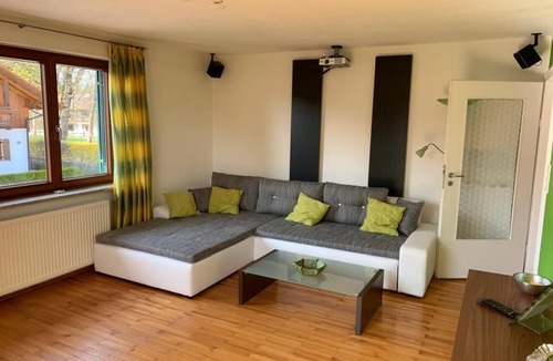 Iffeldorf Apartment | Seenahe apartment with large balcony
