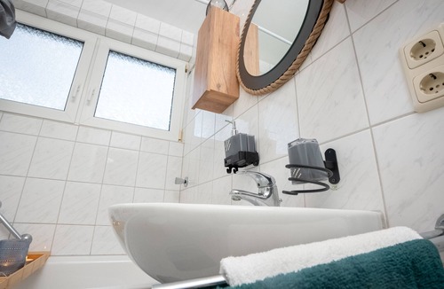 Westerholt Apartment | Serviceroom24 - Apartment 3 in Herten WLAN - Smart-TV - 24-7 check-in and kitchen