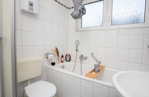 Westerholt Apartment | Serviceroom24 - Apartment 3 in Herten WLAN - Smart-TV - 24-7 check-in and kitchen