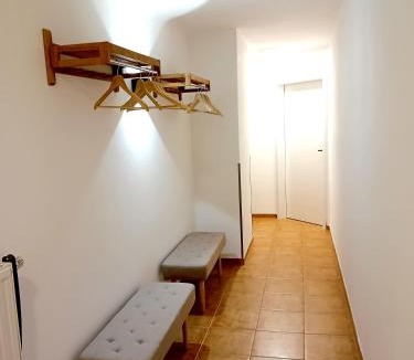 Niederrathen Apartment | Seyfarthrooms - Ferienwohnung Zum Dorfladen Rathen - zentrale Lage mit direkter Anbindung an das Wanderwegenetz, moderne Inneneinrichtung
