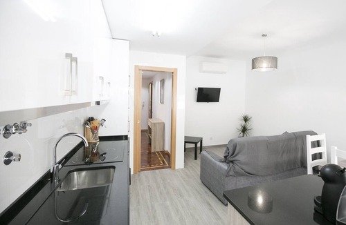 Santa Engracia Apartment | Sharpest Apartment, Wifi, Balcony, AC