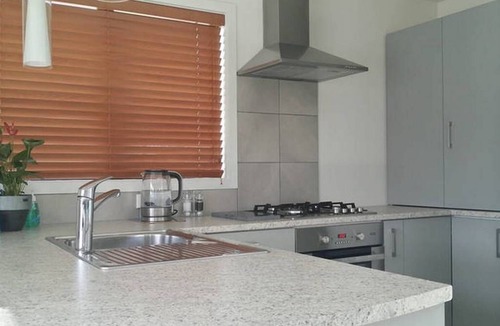Lower Shotover House | Shotover Gold Apartment central to ski fields - underfloor heating