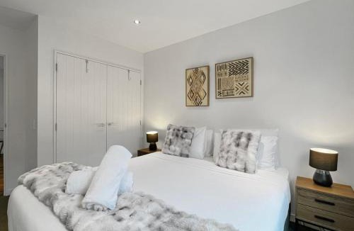 Arthur's Point House | Shotover River 2 Bedrooms Luxury