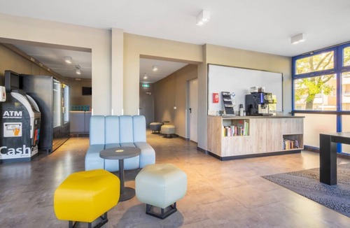Suedvorstadt House | Single Room, Shower, Toilet - a & o Dresden Hauptbahnhof