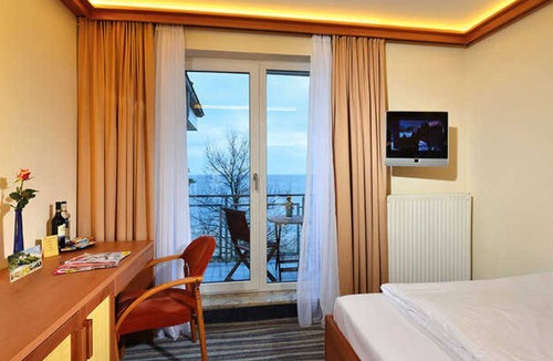 Koelpinsee House | Single Room with Balcony to Kölpinsee - Strandhotel Seerose Kölpinsee