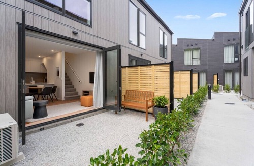 Arthur's Point House | Skippers Rest | Close to ski fields & parking