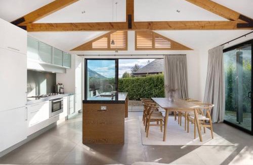 Jacks Point House | Skye Scape Luxury Retreat - Mountain Views