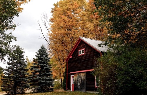Northfield House | Skylight Barn Retreat w/Hot Tub Near Highland