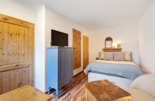Striesen House | Small but Fine Double Room with Shared Terrace, Shared Garden and Wi-Fi