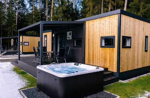 Wackersdorf House | Smart mobile home on the lake with whirlpool (WA102)
