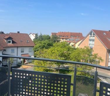 Feucht House | Sonniges Dachzimmer