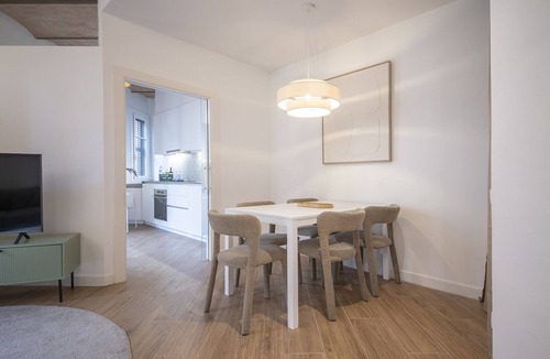 Sant Gervasi Apartment | Spacious 3-Bedroom Apartment in Uptown Barcelona