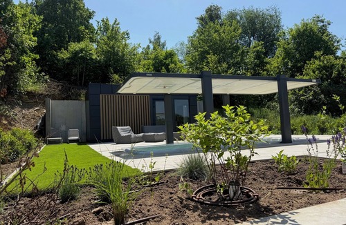 Stadtlauringen House | Spacious 4-bedroom house in at Ellertshäuser See with AC, Sauna, Pool, Whirlpool