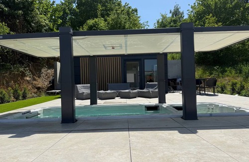 Stadtlauringen House | Spacious 4-bedroom house in at Ellertshäuser See with AC, Sauna, Pool, Whirlpool
