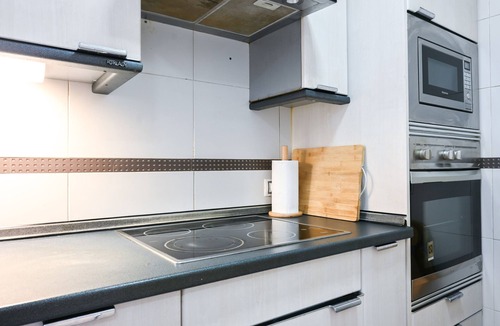Legazpi Apartment | Spacious and bright three-bedroom apartment a few steps from the Madrid Planetarium