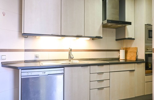 Legazpi Apartment | Spacious and bright three-bedroom apartment a few steps from the Madrid Planetarium