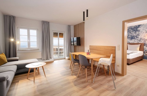 Haundorf Apartment | Spacious and comfortably furnished FeWo-Seeblick* (78sqm) for up to 4 people with balcony - vacation on the farm