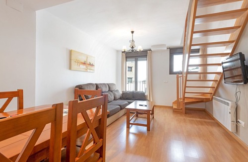 Gudar Apartment | Spacious Apartment in Gudar with Heating