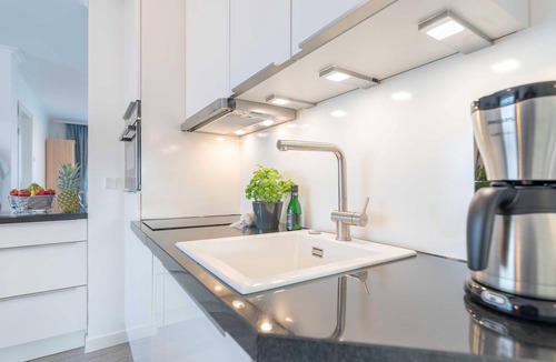Boergerende-Rethwisch Apartment | Spacious Apartment with Balcony, Limited Sea View and Parking in Börgerende