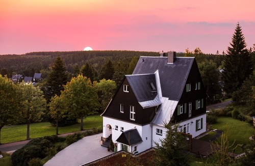 Baerenburg Apartment | Spacious apartment with fireplace in an idyllic location on the edge of the forest