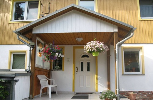 Sebnitz Apartment | Spacious apartment with terrace, garden, pool, wood-burning stove, sauna, Saxon Switzerland