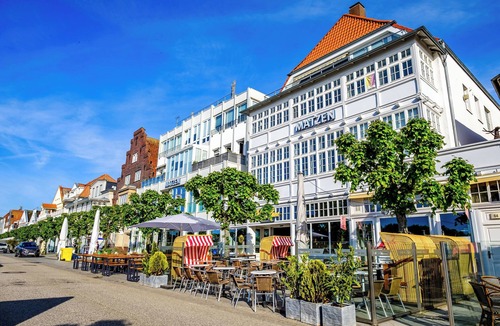 Travemuende Apartment | Spacious Baltic Sea Apartment in Travemünde with Balcony and Modern Comforts