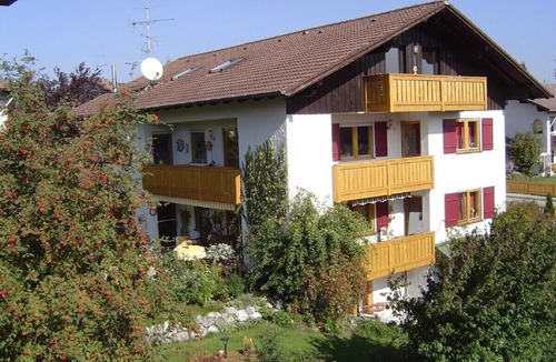 Schraden Apartment | Spacious, calm holiday home with south warded balcony and mountain view