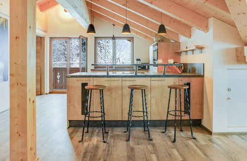 Garmisch-Partenkirchen Apartment | Spacious Top Floor Apartment "Partnachklamm" with Mountain View & Balcony