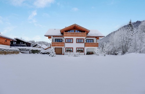 Garmisch-Partenkirchen Apartment | Spacious Top Floor Apartment "Partnachklamm" with Mountain View & Balcony