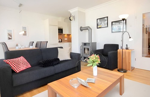 Boergerende-Rethwisch Apartment | Spacious Ground Floor Apartment with Terrace, Garden Access and Modern Amenities
