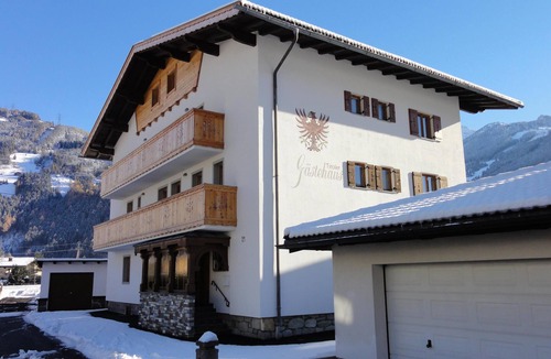 Zell am Ziller House | Spacious group home close to the ski resort
