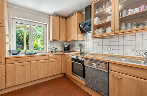 Weststadt House | Spacious Holiday Home with Garden & Terrace – Up to 9 Guests in Nuremberg