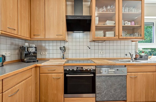 Weststadt House | Spacious Holiday Home with Garden & Terrace – Up to 9 Guests in Nuremberg