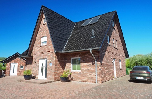 Wohlenberg House | Spacious holiday villa Jenny on the beach with pool