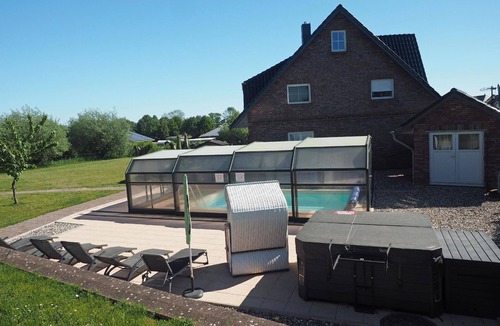 Wohlenberg House | Spacious holiday villa Jenny on the beach with pool