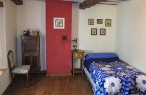 Llano de Bureba House | Spacious House in Llano de Bureba with Fireplace & Mountain View